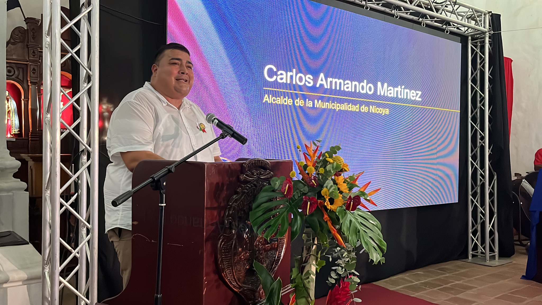 El Alcalde durante la ceremonia de develación