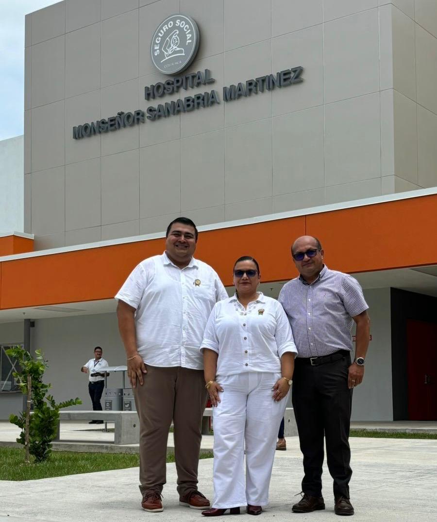 Equipo de Alcaldía con el Director del Hospital La Anexión