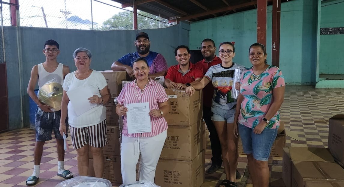 Las Vicealcaldesa se encargó de entregar el Aporte en Especie