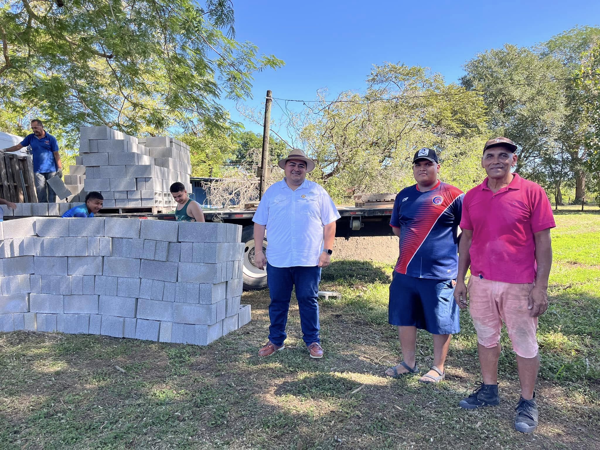 El Alcalde junto a líderes comunales de Barra Honda