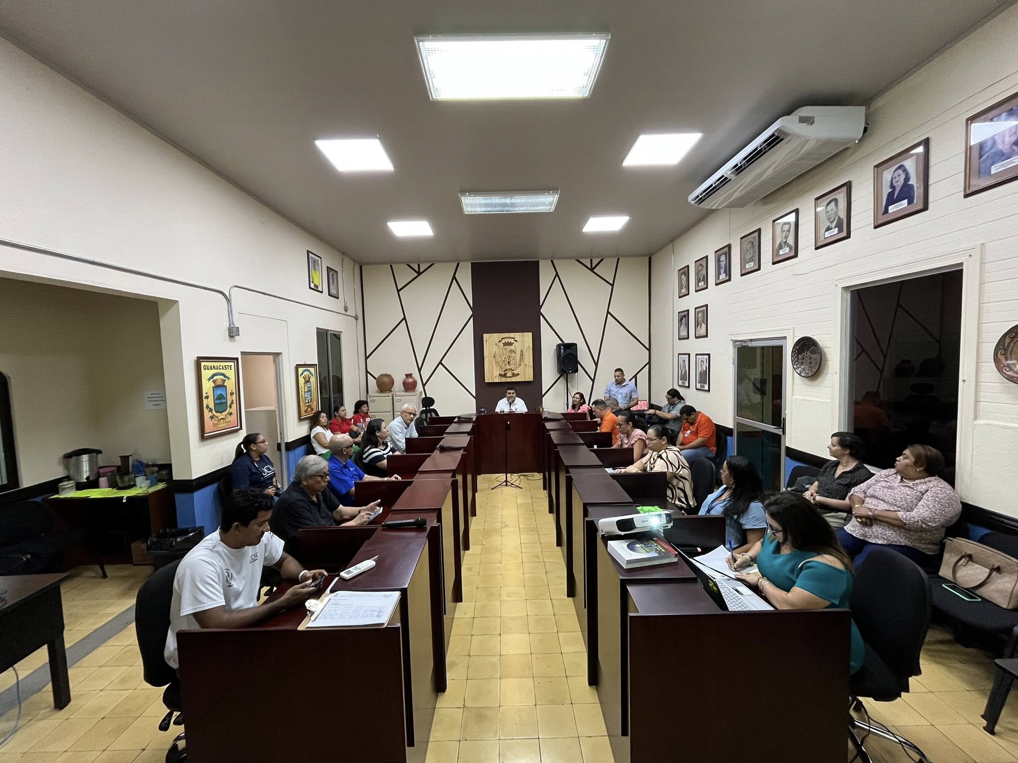 CCCI DE NICOYA SESIONÓ ESTE JUEVES EN LA MUNICIPALIDAD.