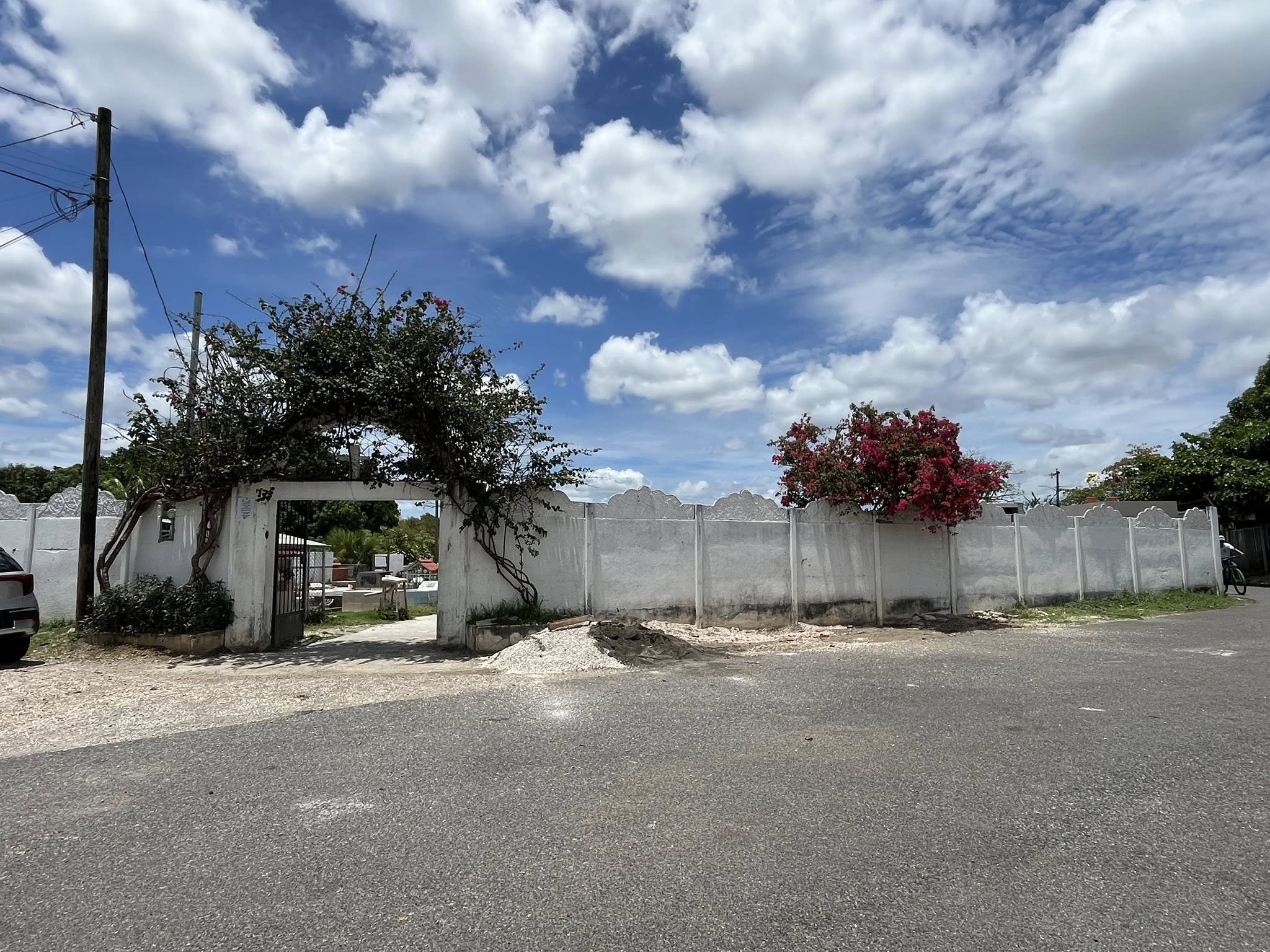 CEMENTERIO MUNICIPAL TIENE UN NUEVO HORARIO Y REFUERZA SU SISTEMA DE VIGILANCIA