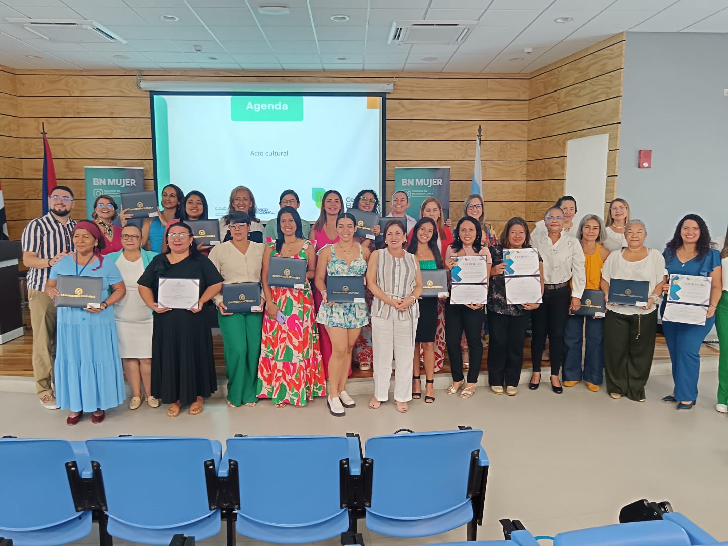 ALCALDÍA BRINDÓ ACOMPAÑAMIENTO EN GRADUACIÓN DE EMPRENDEDORAS GUANACASTECAS.