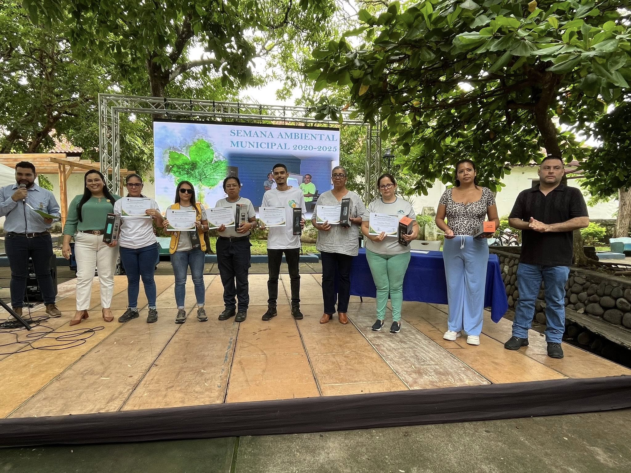 Comité del Corredor junto a la Segunda Vicealcaldesa y el Gestor Ambiental Municipal