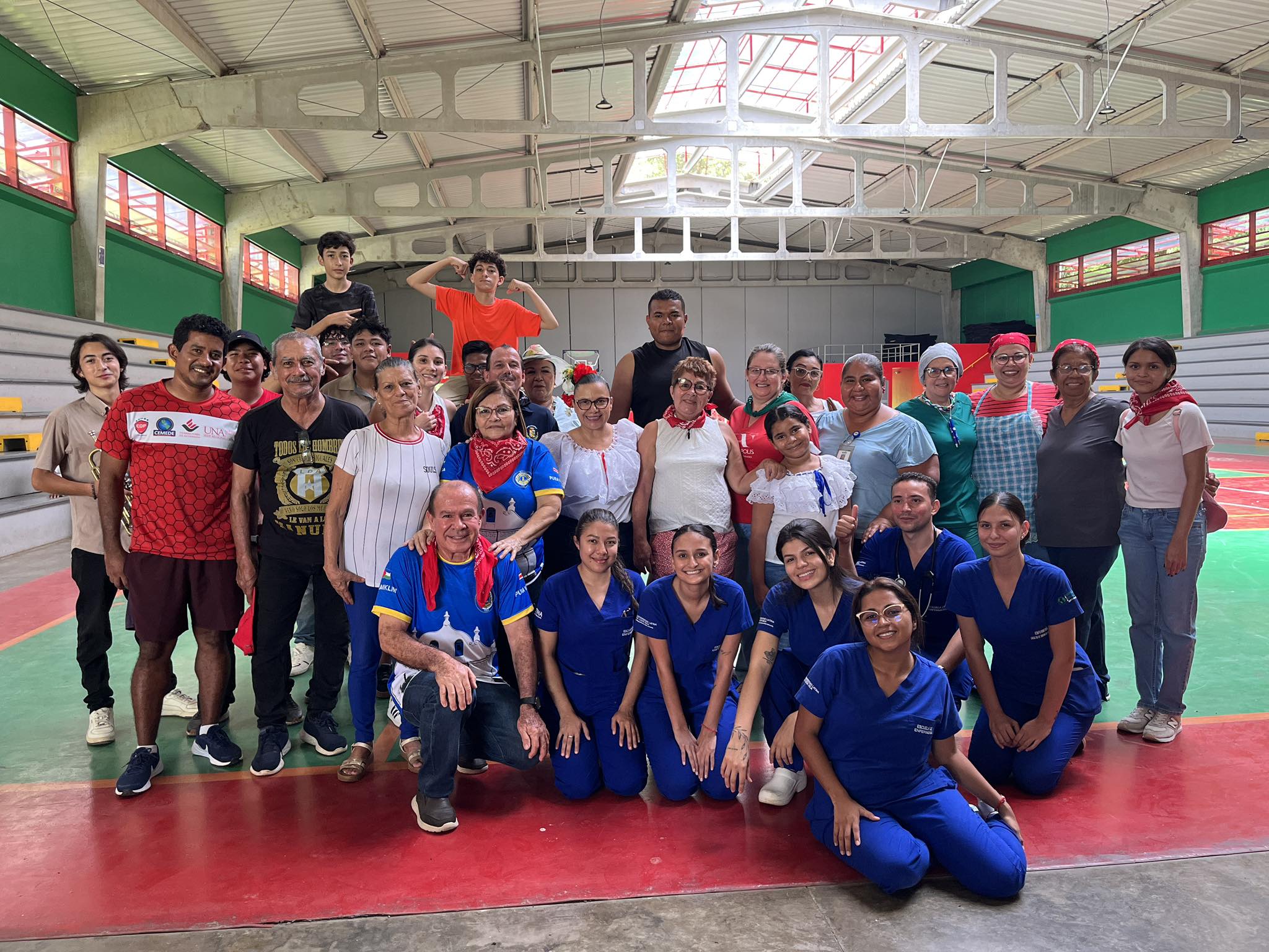 Voluntarios se reunieron una vez más para colaborar con las personas en condición de calle.