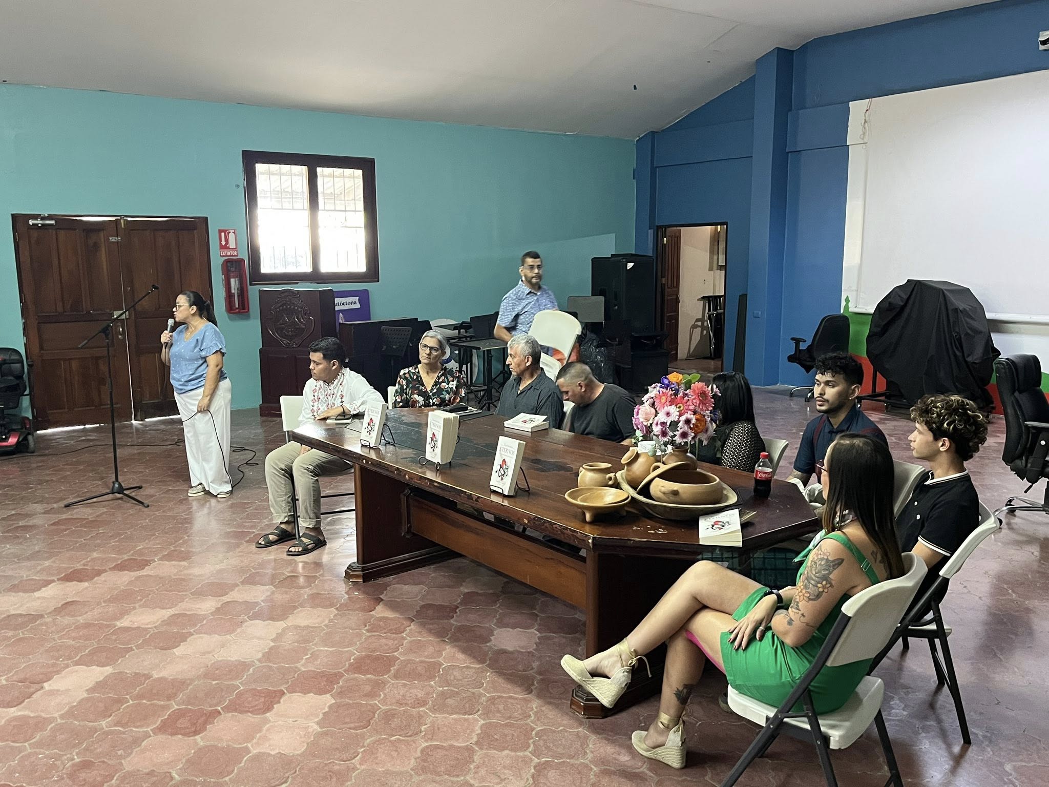 HOY SE PRESENTÓ LA COMPILACIÓN DE POESÍAS LLAMADA: “TERRITORIOS ETERNOS”.