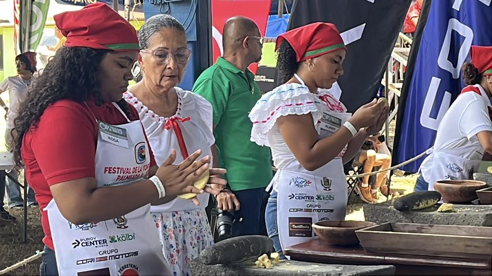 Hoy se disputó la final del concurso de la tortilla palmeada al aire en Corralillo
