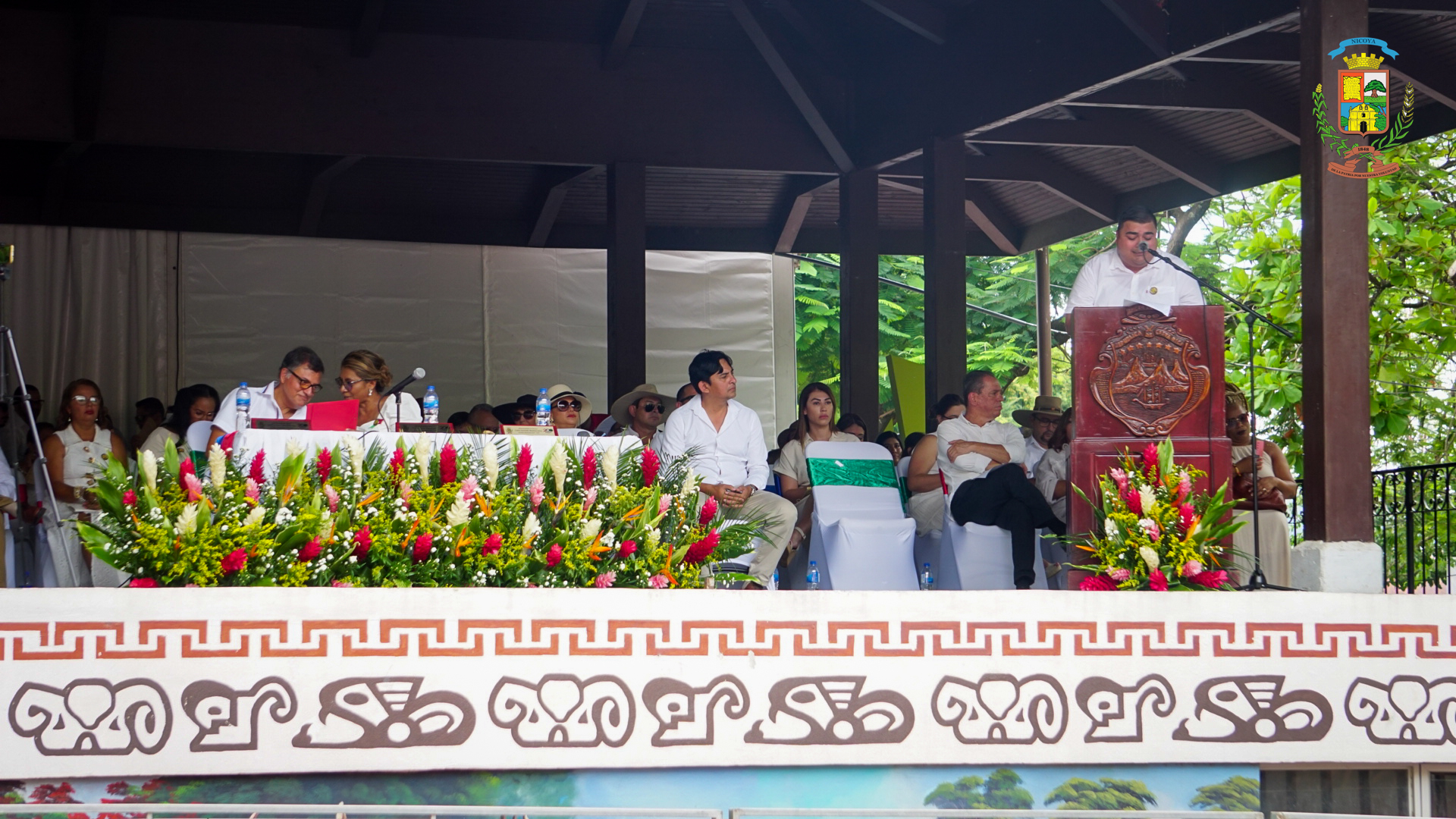 Sesión del Concejo Municipal de Nicoya en el kiosco del Parque Recaredo Briceño