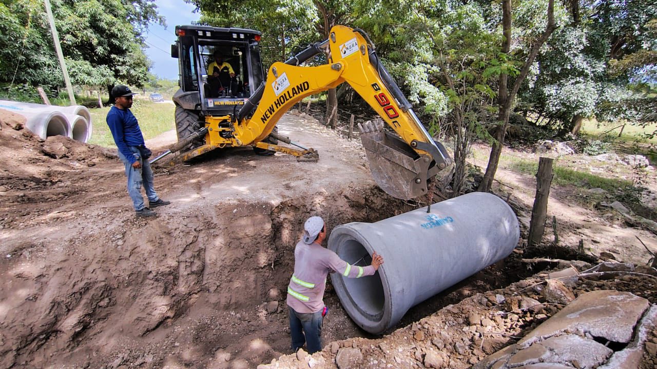 Trabajamos en la colocación de 5 pasos de alcantarilla en la ruta San Juan - Tortuguero