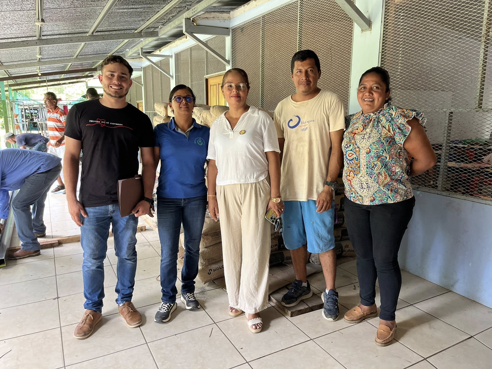 Escuela Santa Marta ya cuenta con materiales para construir un salón multiusos