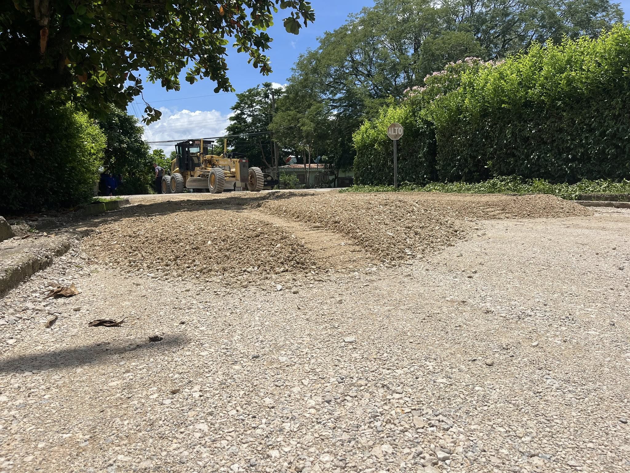 Seguimos mejorando vías en San Martín y León Cortés