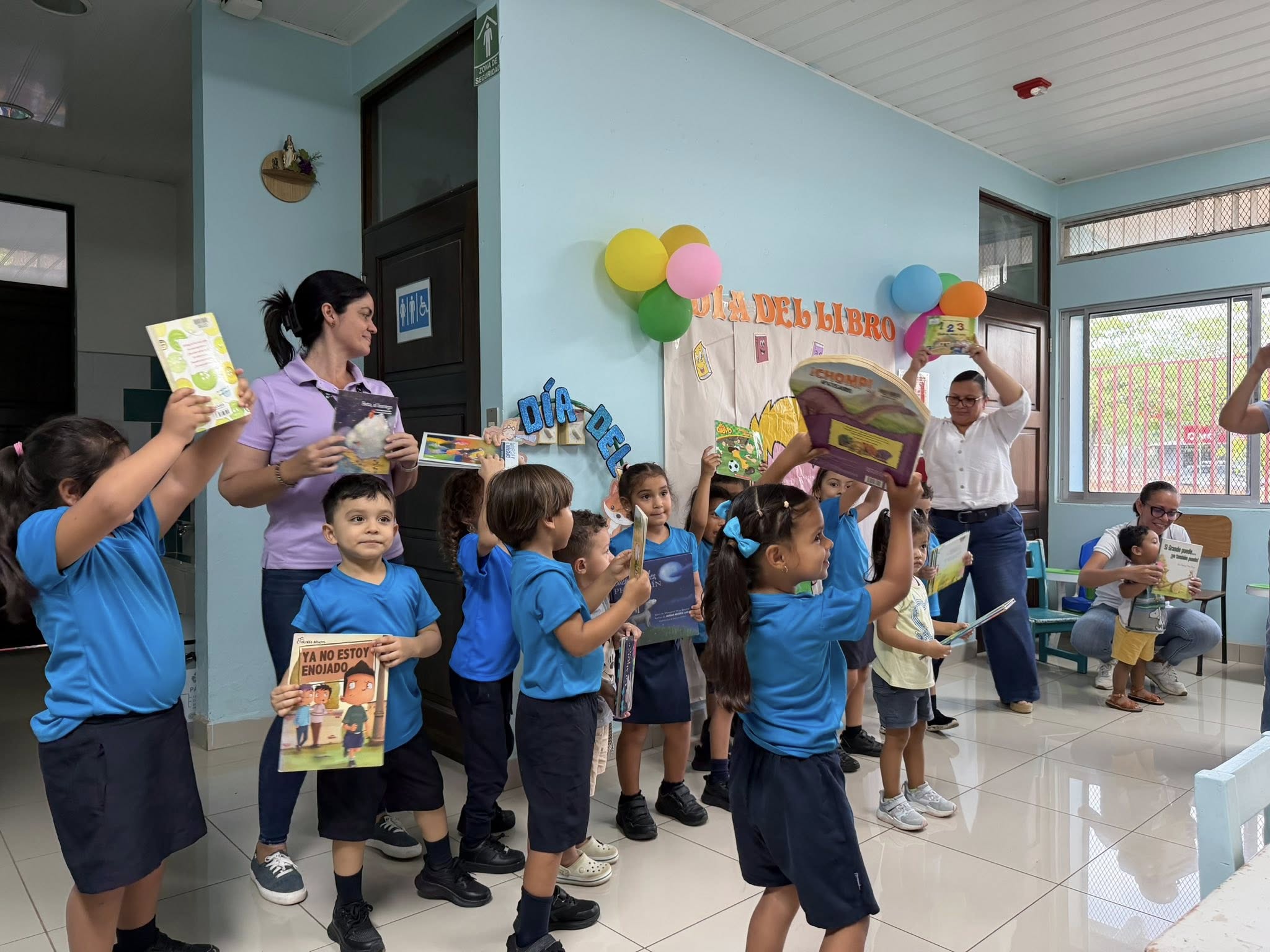 MUNICIPALIDAD DE NICOYA CELEBRA EL DÍA DEL LIBRO CON GIRA POR CENTROS EDUCATIVOS
