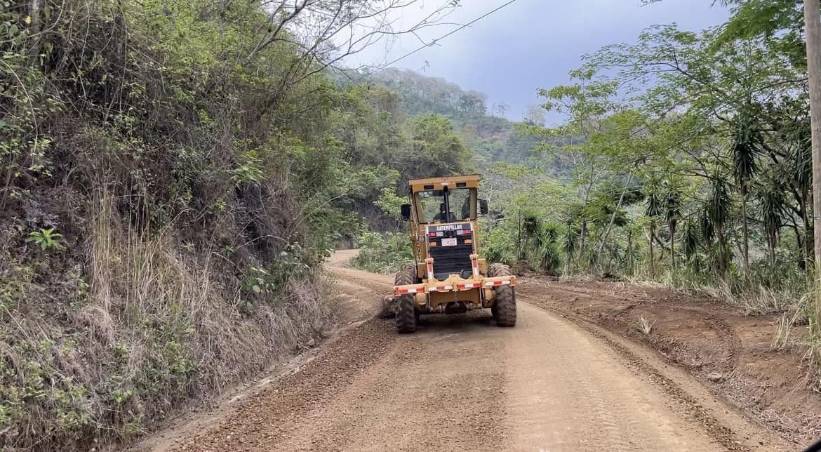 Bacheo mecanizado en la ruta Nambí - La Esperanza