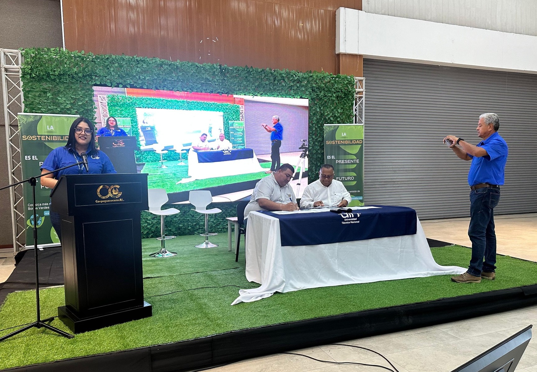 El Alcalde fue quien suscribió el convenio en representación del Gobierno Local